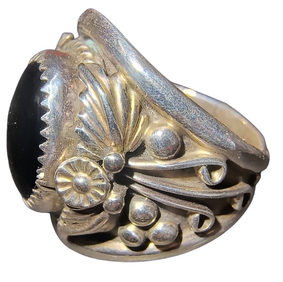 Native American Signed Black Onyx And Sterling Silver Heavy Wide Band Ring - Picture 3 of 11